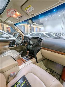 تۆیۆتا لاند کروزەر